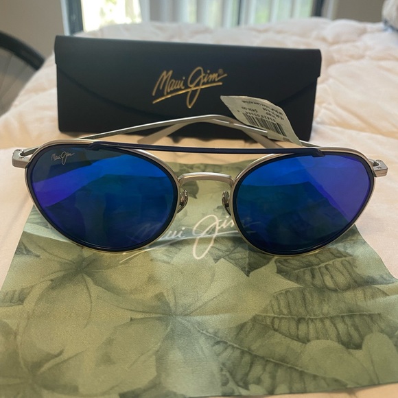 BOWLINE
Polarized Fashion Sunglasses - Picture 2 of 8